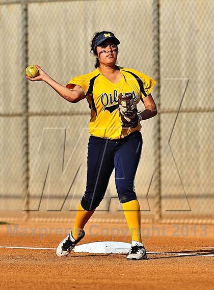 Thumbnail 1 in Montebello vs. Aquinas (CIF SS D5 Final) photogallery.