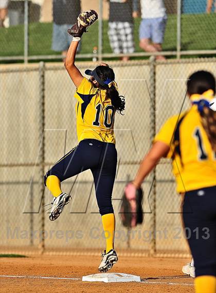 Thumbnail 3 in Montebello vs. Aquinas (CIF SS D5 Final) photogallery.