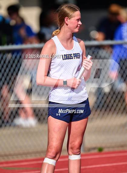 Thumbnail 3 in Northland Christian Relays (4x400M Mixed) photogallery.