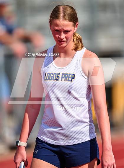 Thumbnail 1 in Northland Christian Relays (4x400M Mixed) photogallery.