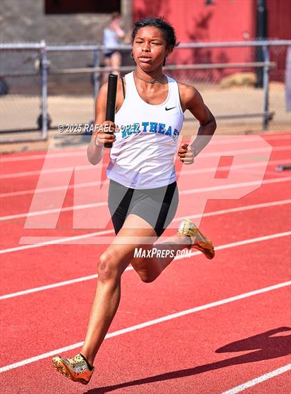 Thumbnail 2 in Northland Christian Relays (4x400M Mixed) photogallery.