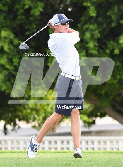Thumbnail 3 in Northwest Christian Golf Meet photogallery.