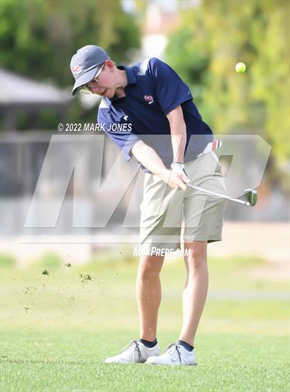 Thumbnail 2 in Northwest Christian Golf Meet photogallery.