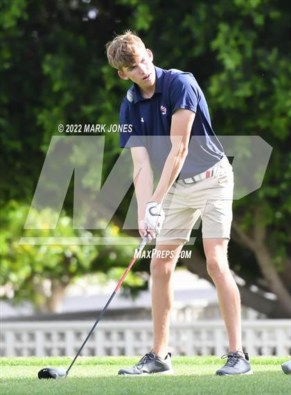 Thumbnail 3 in Northwest Christian Golf Meet photogallery.