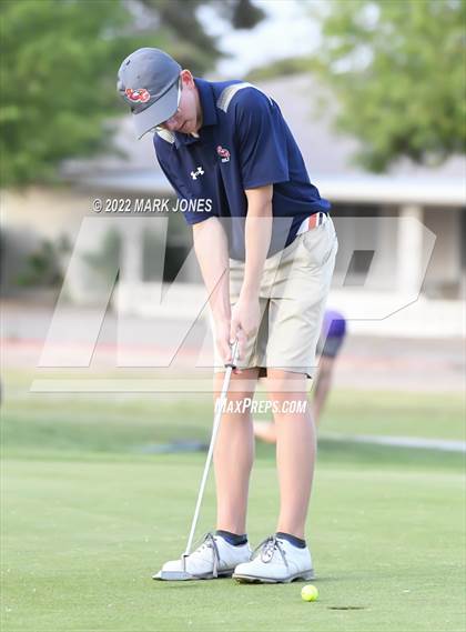 Thumbnail 1 in Northwest Christian Golf Meet photogallery.