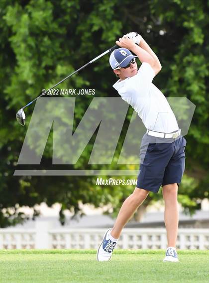 Thumbnail 3 in Northwest Christian Golf Meet photogallery.