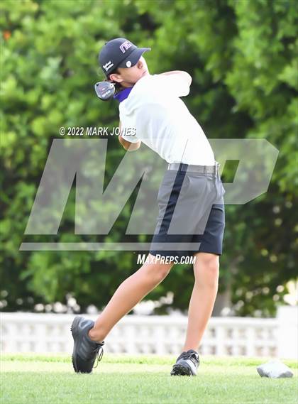 Thumbnail 2 in Northwest Christian Golf Meet photogallery.