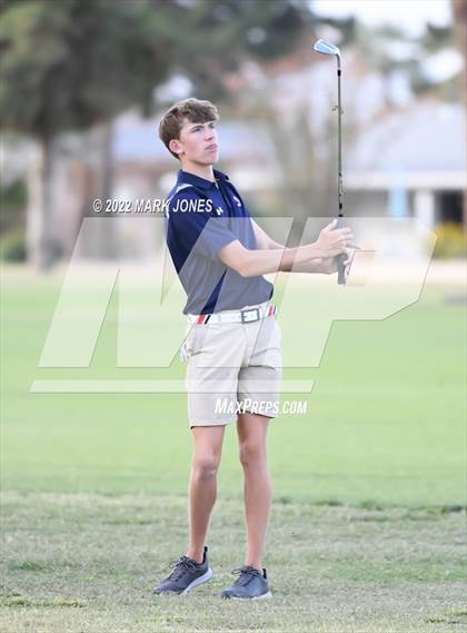 Thumbnail 2 in Northwest Christian Golf Meet photogallery.