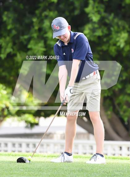 Thumbnail 3 in Northwest Christian Golf Meet photogallery.