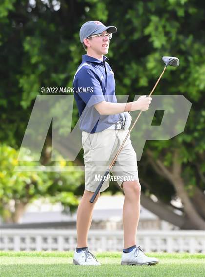 Thumbnail 2 in Northwest Christian Golf Meet photogallery.