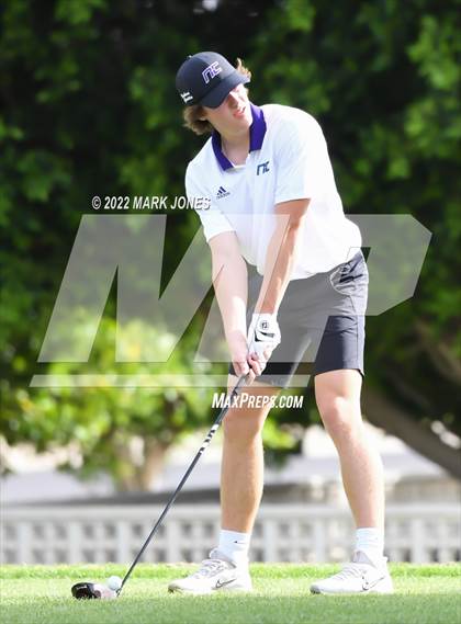 Thumbnail 1 in Northwest Christian Golf Meet photogallery.