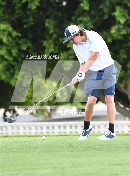 Thumbnail 3 in Northwest Christian Golf Meet photogallery.