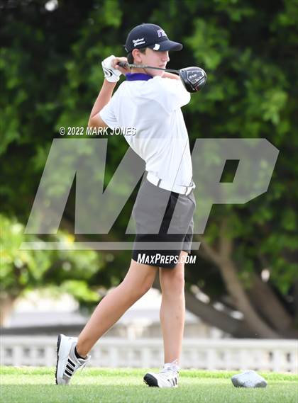 Thumbnail 3 in Northwest Christian Golf Meet photogallery.