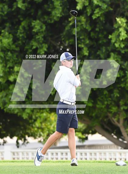 Thumbnail 3 in Northwest Christian Golf Meet photogallery.