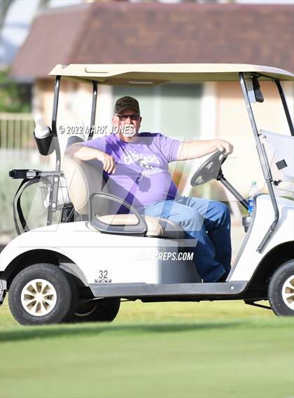 Thumbnail 2 in Northwest Christian Golf Meet photogallery.