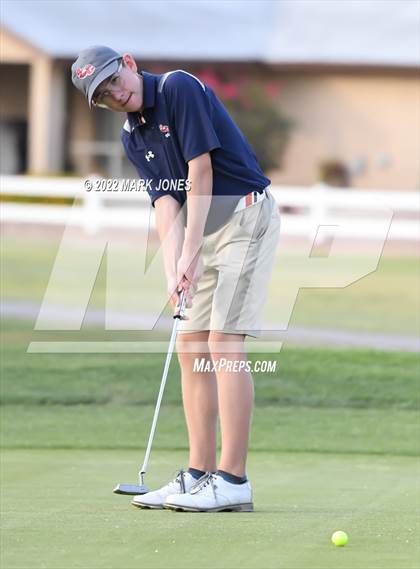 Thumbnail 3 in Northwest Christian Golf Meet photogallery.