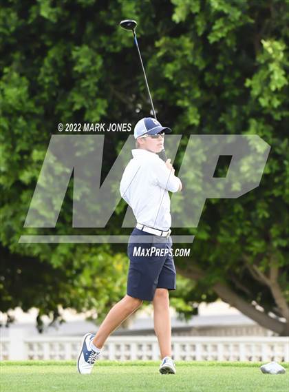 Thumbnail 2 in Northwest Christian Golf Meet photogallery.