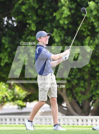 Thumbnail 1 in Northwest Christian Golf Meet photogallery.