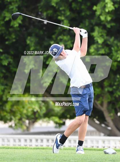Thumbnail 2 in Northwest Christian Golf Meet photogallery.
