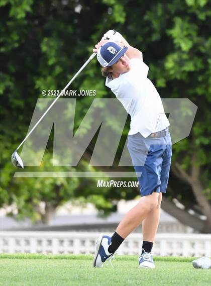 Thumbnail 3 in Northwest Christian Golf Meet photogallery.