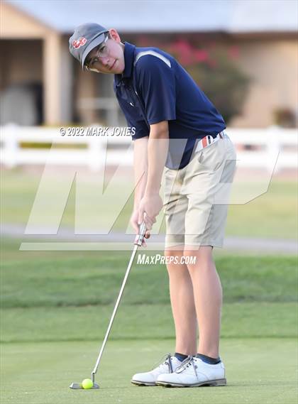 Thumbnail 2 in Northwest Christian Golf Meet photogallery.