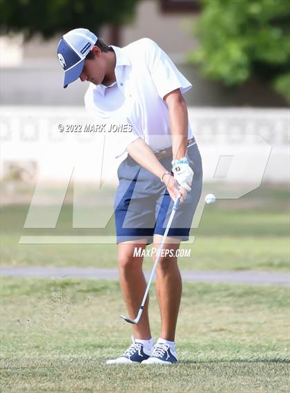 Thumbnail 2 in Northwest Christian Golf Meet photogallery.