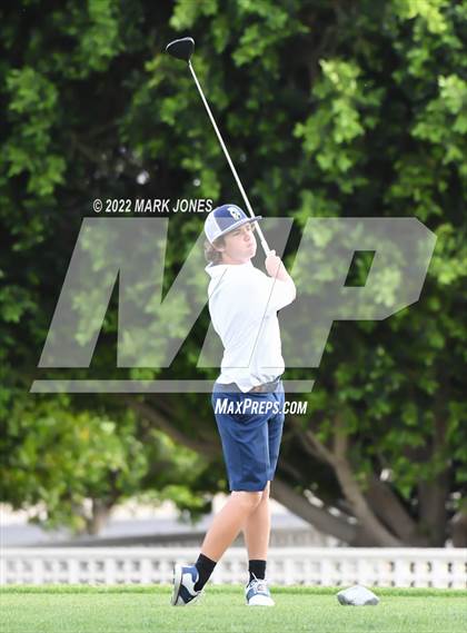 Thumbnail 3 in Northwest Christian Golf Meet photogallery.