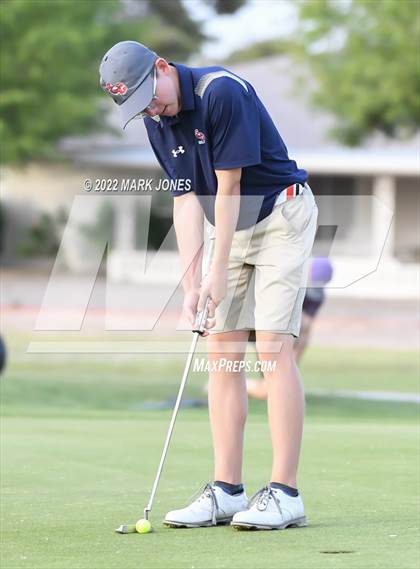 Thumbnail 3 in Northwest Christian Golf Meet photogallery.