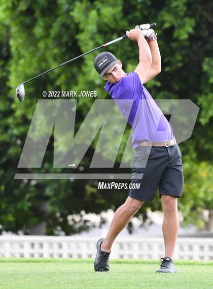 Thumbnail 2 in Northwest Christian Golf Meet photogallery.