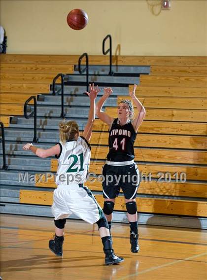 Thumbnail 3 in Nipomo vs Palmdale (Santa Barbara Tournament of Champions) photogallery.
