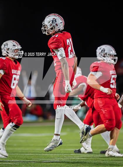 Thumbnail 2 in Green Hill vs. Oakland (TSSAA DIV 1 Class 6A Round 3) photogallery.