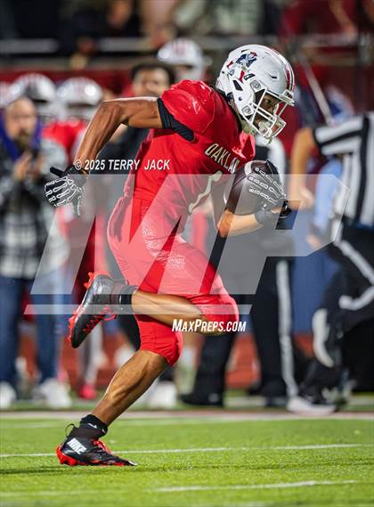 Thumbnail 1 in Green Hill vs. Oakland (TSSAA DIV 1 Class 6A Round 3) photogallery.
