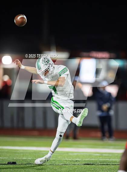 Thumbnail 3 in Green Hill vs. Oakland (TSSAA DIV 1 Class 6A Round 3) photogallery.