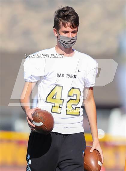 Thumbnail 1 in JV: Simi Valley vs. Oak Park photogallery.