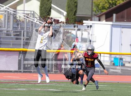 Thumbnail 3 in JV: Simi Valley vs. Oak Park photogallery.