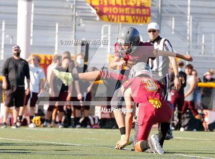 Thumbnail 3 in JV: Simi Valley vs. Oak Park photogallery.