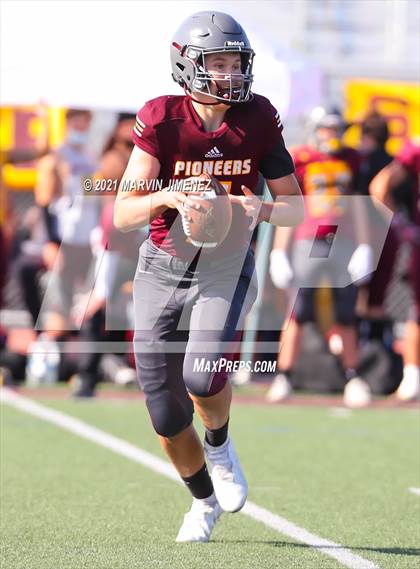 Thumbnail 2 in JV: Simi Valley vs. Oak Park photogallery.