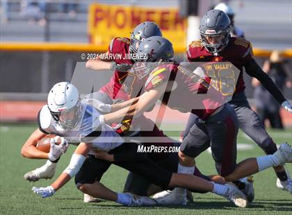 Thumbnail 2 in JV: Simi Valley vs. Oak Park photogallery.