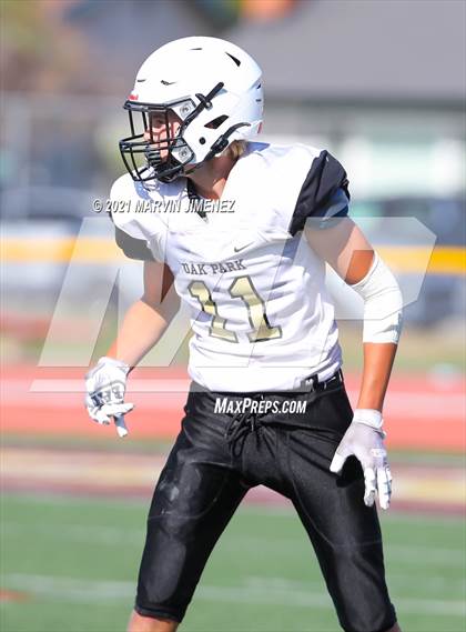 Thumbnail 3 in JV: Simi Valley vs. Oak Park photogallery.