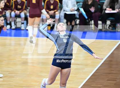 Thumbnail 1 in Valor Christian vs. Rock Canyon (CHSAA 5A State Final) photogallery.
