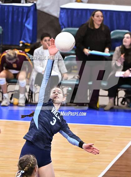Thumbnail 1 in Valor Christian vs. Rock Canyon (CHSAA 5A State Final) photogallery.