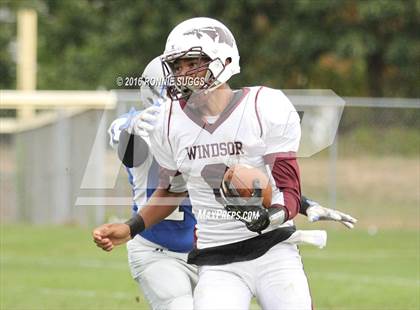 Thumbnail 3 in Windsor vs. Bristol Eastern photogallery.
