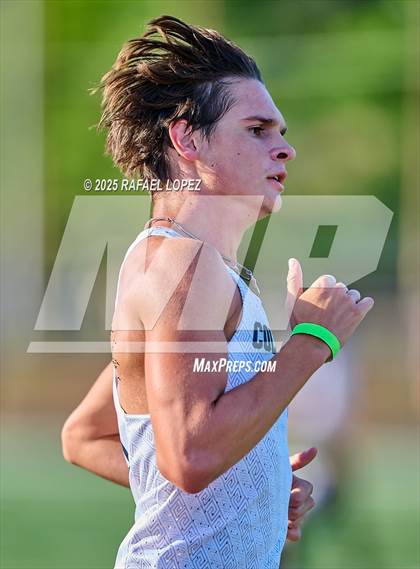Thumbnail 1 in UIL 6A Track & Field Area 13&14 (1600M) photogallery.