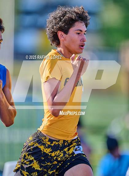 Thumbnail 1 in UIL 6A Track & Field Area 13&14 (1600M) photogallery.