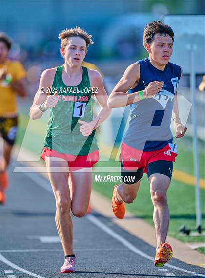 Thumbnail 1 in UIL 6A Track & Field Area 13&14 (1600M) photogallery.