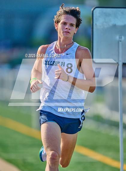 Thumbnail 2 in UIL 6A Track & Field Area 13&14 (1600M) photogallery.