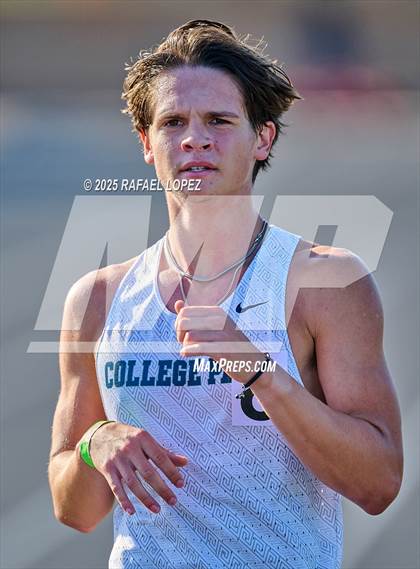 Thumbnail 2 in UIL 6A Track & Field Area 13&14 (1600M) photogallery.