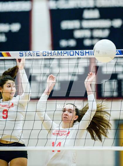 Thumbnail 2 in Salpointe Catholic vs. Greenway (AIA 4A State Final) photogallery.
