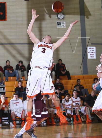 Thumbnail 2 in Harrison vs Mamaroneck (17th Annual Mamaroneck Sound Shore Classic) photogallery.
