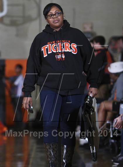 Thumbnail 3 in Harrison vs Mamaroneck (17th Annual Mamaroneck Sound Shore Classic) photogallery.